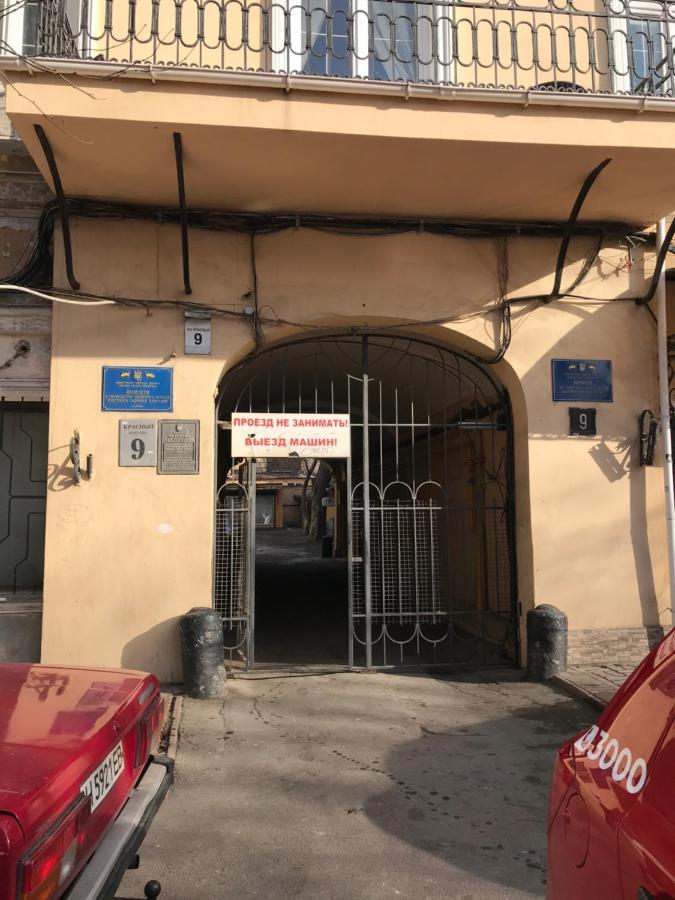 Трирівневий Лофт Із Спальнею-Укриттям Self Check-In 247 Odessa Eksteriør bilde